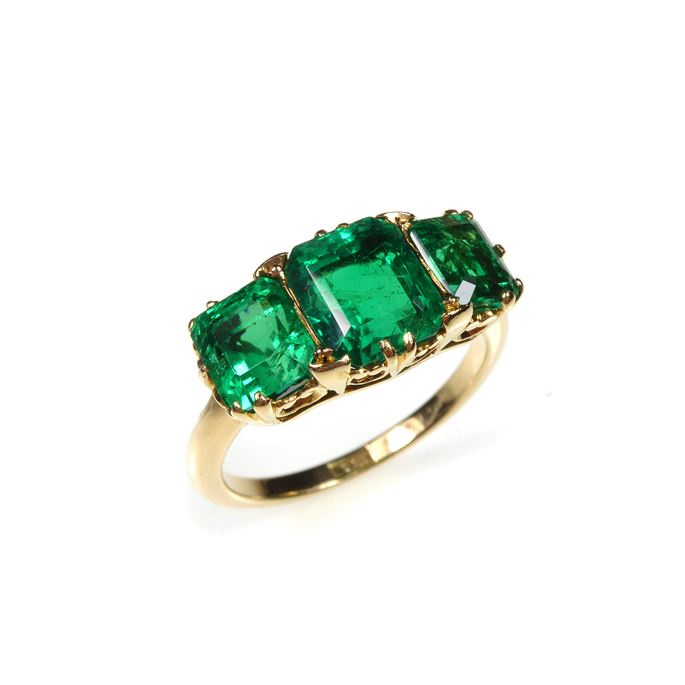 Three stone emerald ring, claw set with graduated emerald-cut Colombian stones | MasterArt